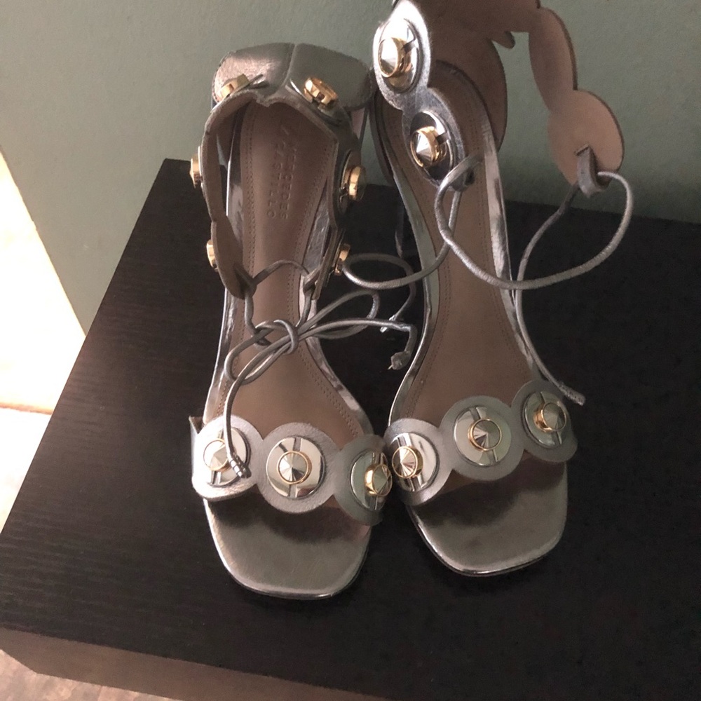 Shoe - Picture 2 of 5